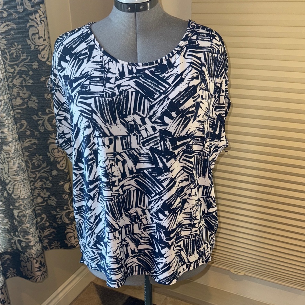 BB Collection abstract Navy Blue and White Women's Top Size L